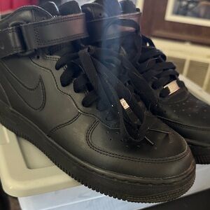 Nike Kids Black High-Top Air Force 7 Sneakers